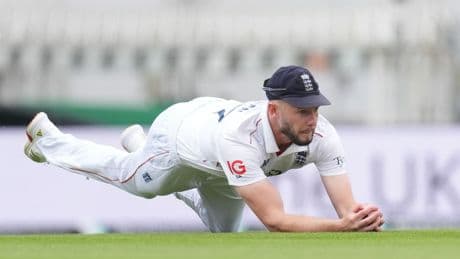 Toothless England attack struggle as India build 166-run lead by lunch