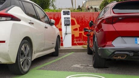El coche eléctrico acelera, pero no los fabricantes