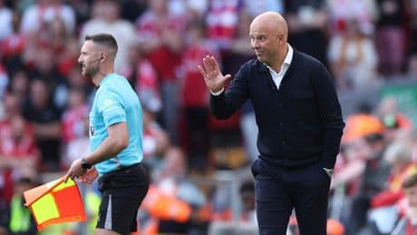 Britse media: ’Dan delen Liverpool en Arne Slot nu al bijna de knock-out uit in de Engelse titelstrijd’