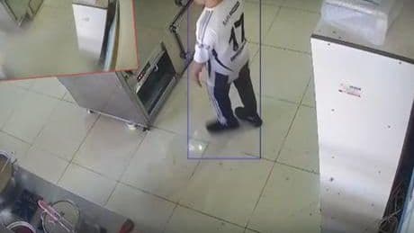 İş yerinde düdüklü tencere patladı! O anlar anbean kaydedildi