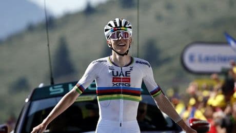 De Tour lijkt na vandaag al beslist: uit de teambus van Pogacar zijn lachsalvo’s te horen. ‘Hij was zo sterk’