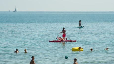 Vacanze, "conti" salati per i turisti maleducati: in Portogallo 1550 euro di multa se si indossa un costume fuori dalla spiaggia