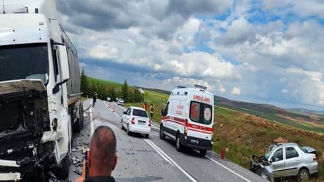 Nevşehir'de feci kaza! Süt tankeri ile otomobil çarpıştı: 2 kişi hayatını kaybetti
