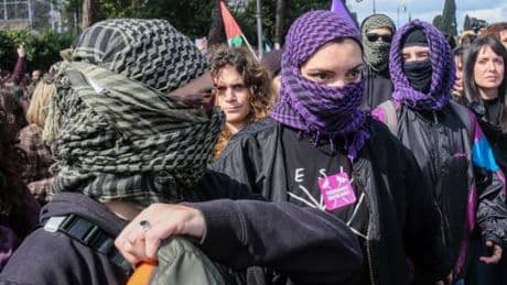 "Contro la violenza dei confini". Per il referendum sulla cittadinanza la sinistra arruola le femministe