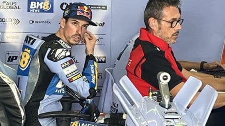 Un herido Àlex Márquez da la campanada en Alemania superando incluso a Marc