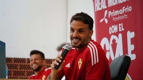 Pedro León renueva con el Real Murcia