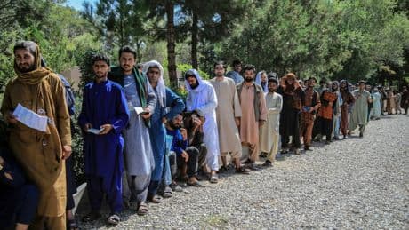 Le Qatar recrute 3 100 travailleurs afghans et voit un afflux de candidatures
