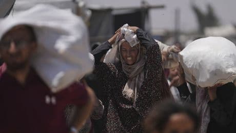 Israele sospende le consegne degli aiuti a Gaza