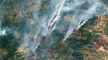 Las llamativas imágenes de los incendios captadas por los satélites de Copernicus