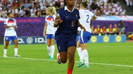 Fußball-EM: Fehlstart des Titelverteidigers: Frankreich schlägt England