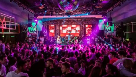 Detenido por sacar fotos a una joven por debajo de su falda en una discoteca
