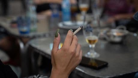 Encuesta: ¿Apruebas las mayores restricciones a los fumadores de la nueva ley antitabaco?