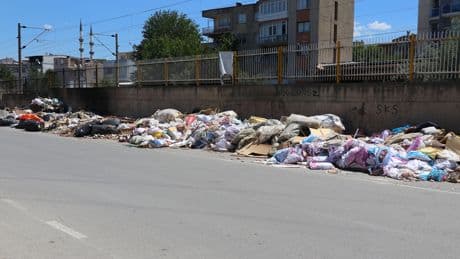 CHP'li yönetim iflas etti! İzmir'de beceriksizliğin çöp dağları