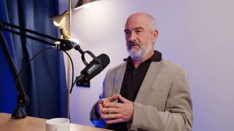 Enrique Sanz Bascuñana, pionero de la cosmetica natural en España: “La piel no absorbe líquidos. Si fuese así, cuando llueve volveríamos todos con más de cinco kilos a casa”