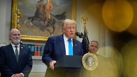 Trump stringe accordi e alza i dazi: la strategia USA per isolare Pechino