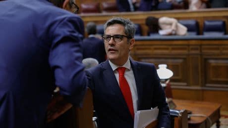 Bolaños vuelve a falsear un informe de la Comisión Europea para salvar a Sánchez