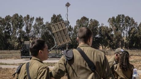 Nahost: Iran greift Israel mit mehr als 100 Drohnen an