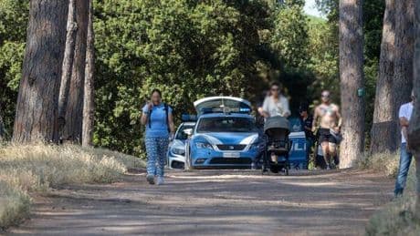 Cadaveri villa Pamphili, quattro minuti per nascondere i corpi: il piano agevolato da una rete divelta