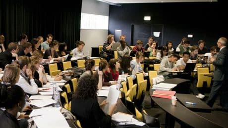 « L’IA m’a fait changer d’avis sur la note que j’avais donnée » : comment l’IA transforme le travail des profs de l'Edhec