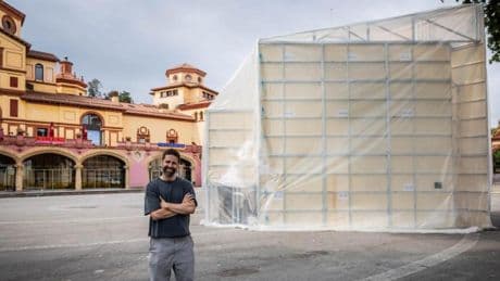 El escenógrafo Alejandro Andújar se marca un Duchamp en plena calle