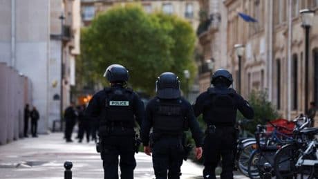 Man ‘struck in head with machete after attacker played cat and mouse with police’