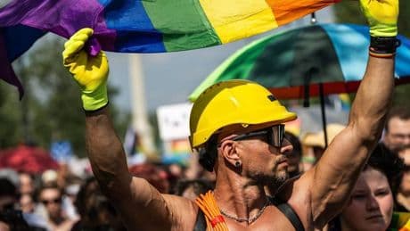 Verbot von Pride-Paraden: Ungarn verletzt Rechte queerer Menschen – EU-Länder gehen dagegen vor