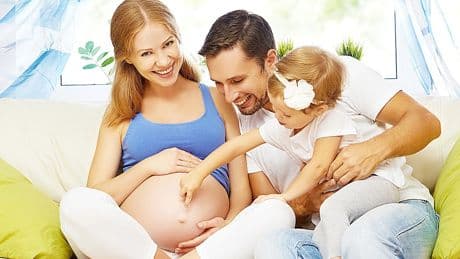 Guía: así quedan los nuevos permisos ampliados por nacimiento y cuidado de hijos