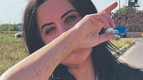« Je combattrai jusqu’à mon dernier souffle pour la liberté » : Sayeh Seydal, l’insoumise de Téhéran