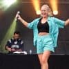 Julie Vermeire en vriend Laurins verrassen als festivalact: “Live ambiance brengen voor het publiek, dat heb ik van papa”