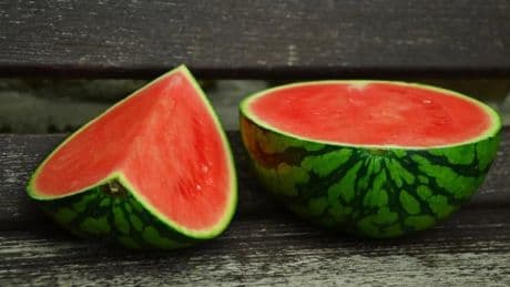 El truco de los 'dos dedos' para elegir la mejor sandía en el supermercado