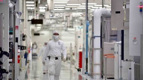 Intel va a encajar uno de los golpes más duros de su historia. Uno dirigido directamente a sus fábricas de chips