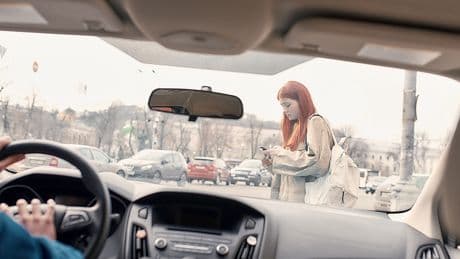 Vorfahrt gewähren: Was manche Fußgänger dabei falsch verstehen