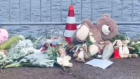 Bloemen worden gelegd op plek waar Jeffrey en Emma zijn gevonden