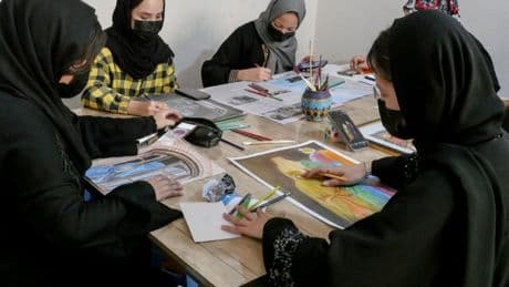 Wie Frauen in Afghanistan den Verboten der Taliban trotzen