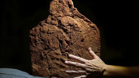 Mystery 4,000-year-old handprint found on Egyptian soul house