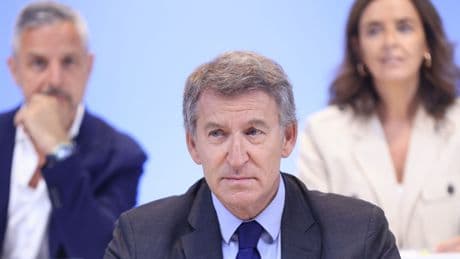 Feijóo asegura estar listo para &quot;reconstruir&quot; España y alerta de que el PSOE se está &quot;suicidando al servicio de Sánchez&quot;