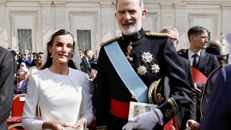 El Rey recupera sus atributos más simbólicos... dos años después