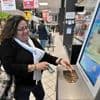Que faire des centimes qui traînent dans vos tiroirs ? Ces machines les transforment en bons d’achat