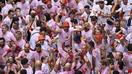 İSPANYA'DA SAN FERMİN FESTİVALİ KAN TER İÇİNDE BAŞLADI: SOKAKLAR BU KEZ FİLİSTİN İÇİN HAYKIRDI! İŞTE GÖRÜNTÜLER