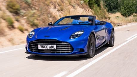 Al volante del Aston Martin Vanquish Volante, el cabrio más veloz