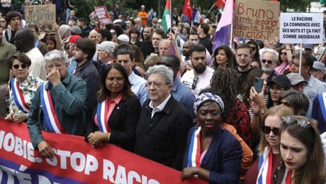 Plusieurs milliers de manifestants à Paris en hommage à Aboubakar Cissé et contre l'islamophobie