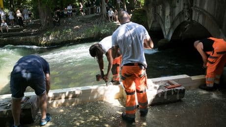 Neue Regeln nach tödlichem Unglück: Und wer darf jetzt noch auf der Eisbachwelle surfen?