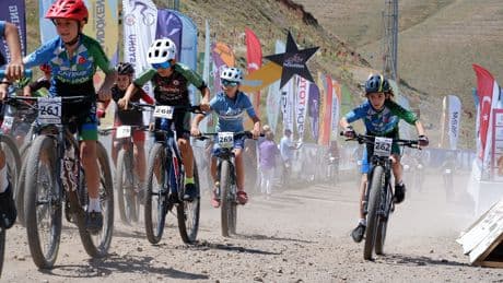 Palandöken'in zirvesinde pedal çevirdiler
