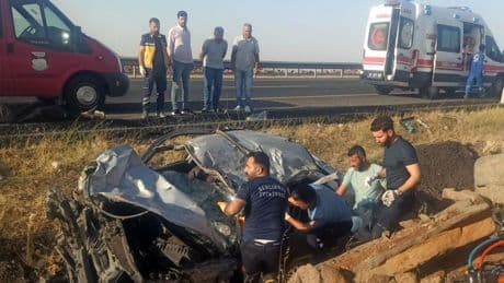 Şanlıurfa'da otomobil devrildi: 2 ölü, 3 yaralı