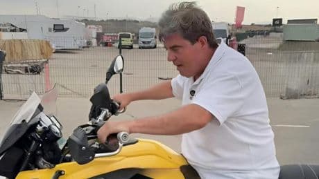 Un profesor de autoescuela confiesa el mejor consejo para la moto: "Lo aprendí después de que se me cayera alguna vez"
