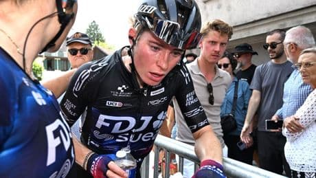Vollering 'leeg' en over de limiet' in Ronde van Zwitserland, Reusser wint