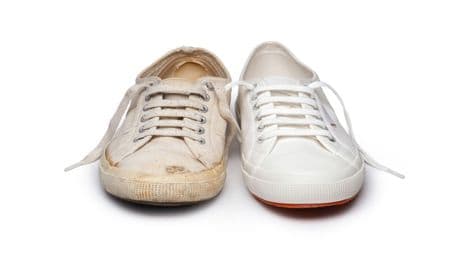Sie tragen weiße Sneaker? Dann sollten Sie diesen Hausmittel-Trick kennen