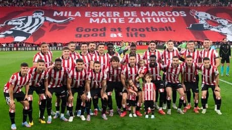 Toda la plantilla con el '18' a la espalda, un pasillo con sus hijos, un tifo... así ha recibido San Mamés a De Marcos