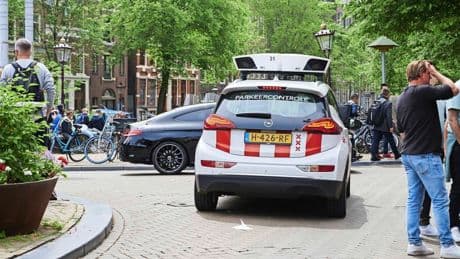 Celstraf voor corrupte Amsterdamse boa die adressen bij kentekens leverde