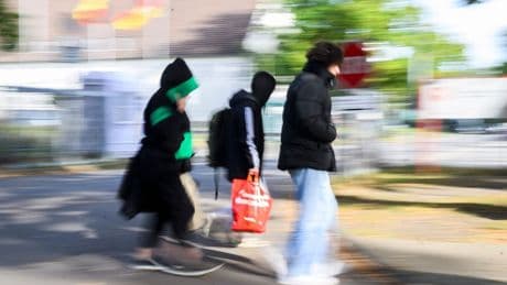 Weniger Asylbewerber bekommen staatliche Leistungen